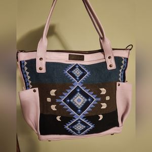 Nena & Co. Womanhood